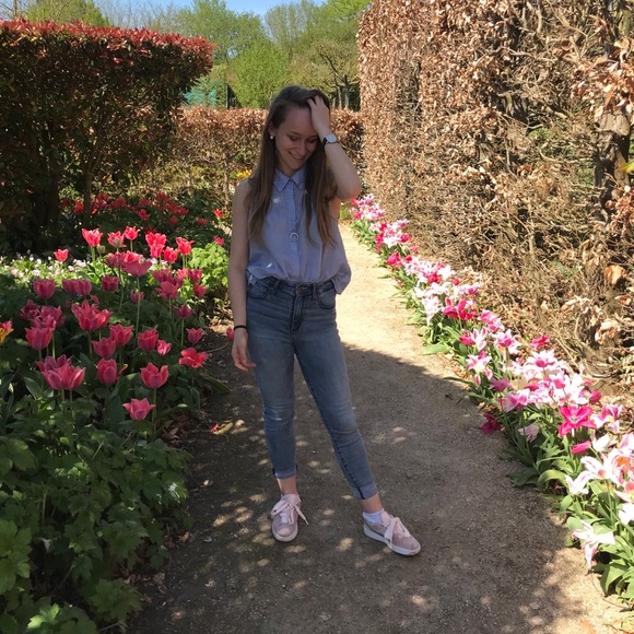 Meet your Posher, Caroline - Picture 1 of 1